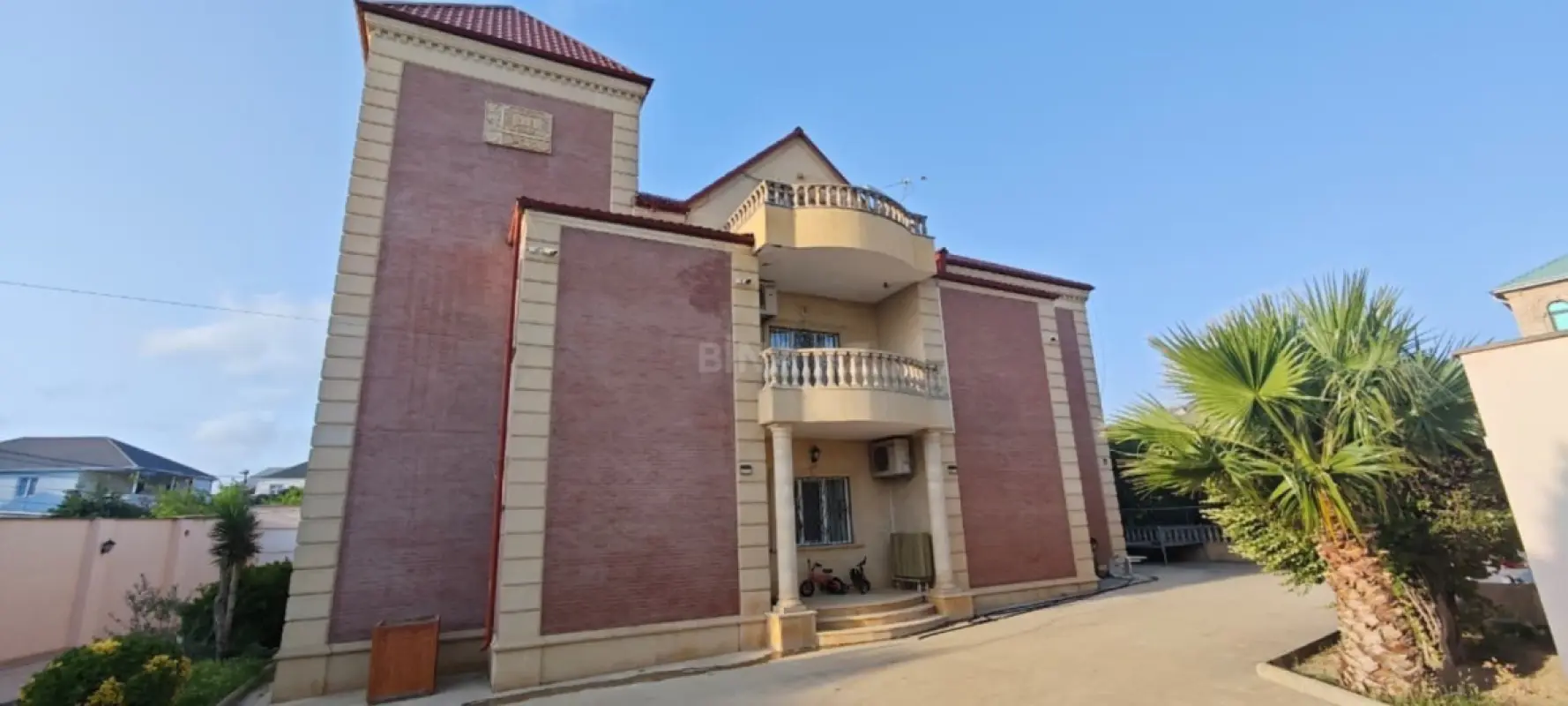 Satılır 8 otaqlı həyət evi 631 m²