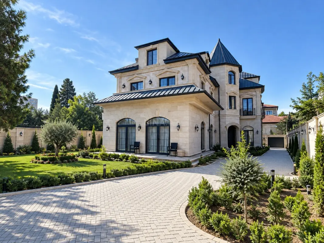 Satılır 8 otaqlı həyət evi 450 m²