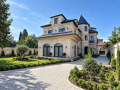 Satılır 8 otaqlı həyət evi 450 m² — Bakı, Badamdar 8 otaq 450.00 m²