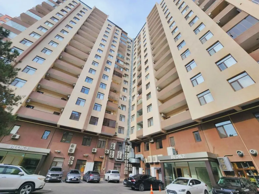 Satılır 4 otaqlı mənzil 210 m²