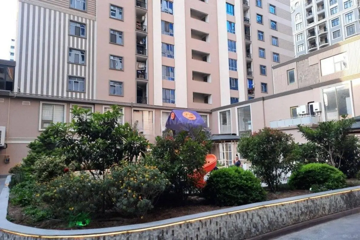Satılır 3 otaqlı mənzil 128 m²