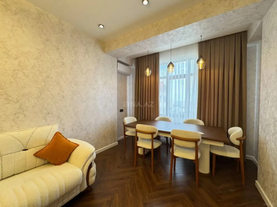 Satılır 3 otaqlı mənzil 139 m²