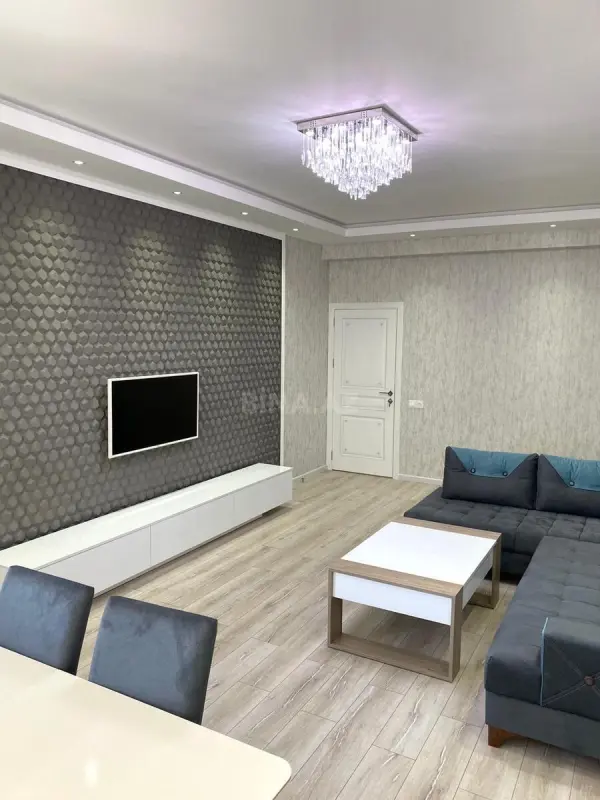 Kirayə verilir 2 otaqlı mənzil 77 m²
