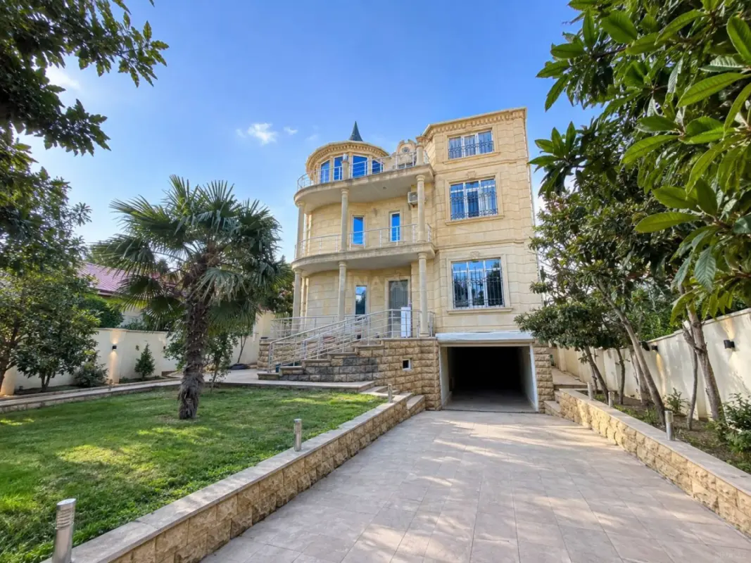 Satılır 7 otaqlı həyət evi 500 m²