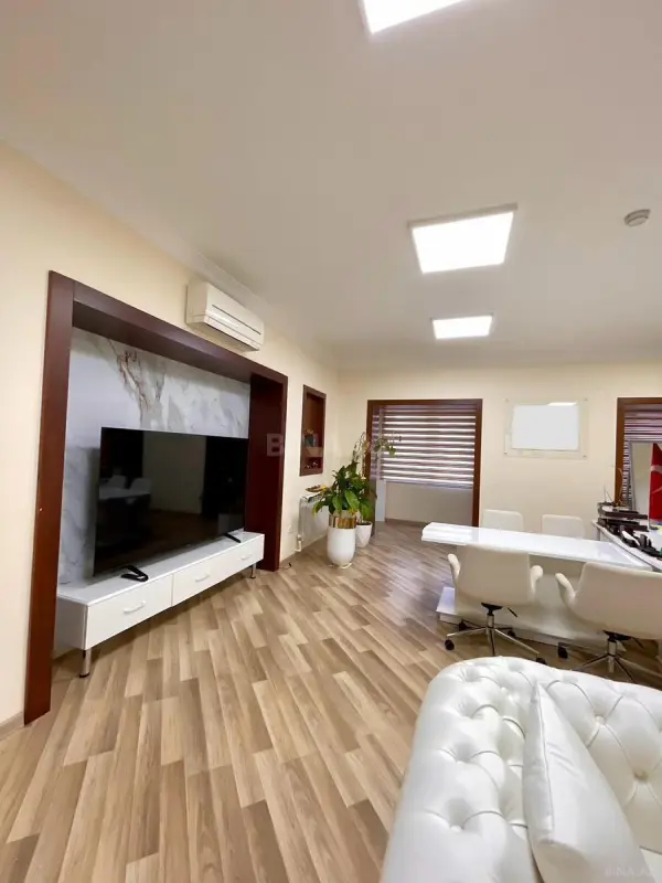 Kirayə verilir 12 otaqlı ofis 400 m²