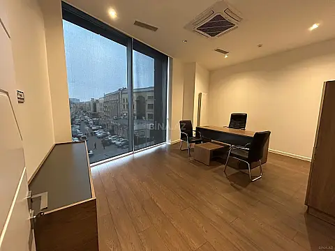 Kirayə verilir 4 otaqlı ofis 140 m² — Bakı 4 otaq 140.00 m²