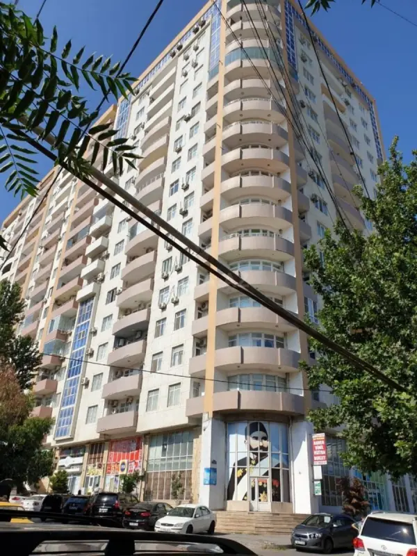 Satılır 1 otaqlı mənzil 63 m²