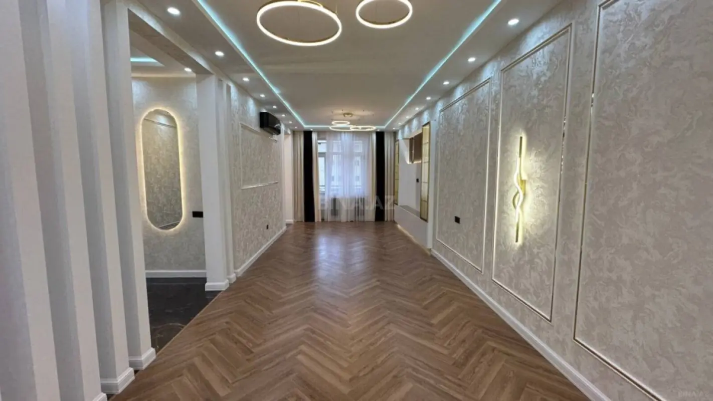 Satılır 4 otaqlı mənzil 128 m²