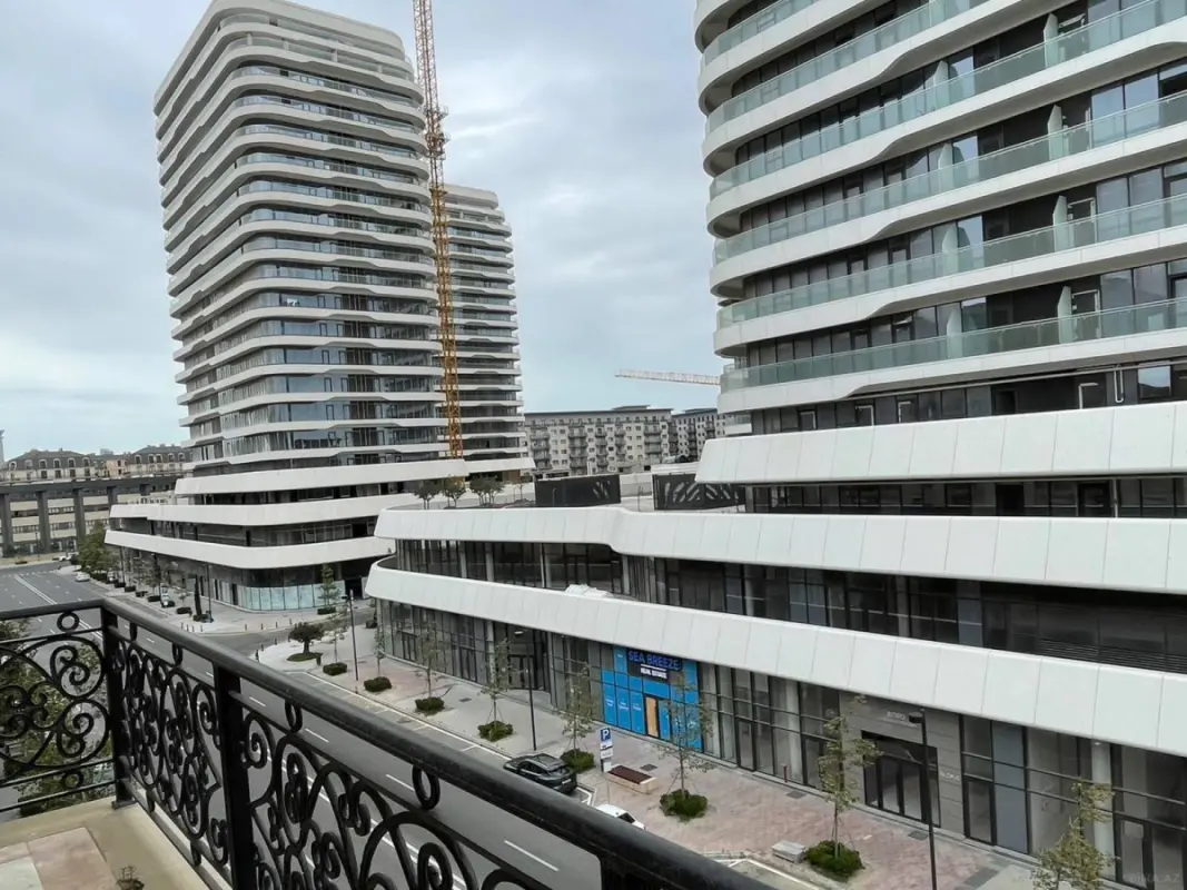 Kirayə verilir 3 otaqlı mənzil 135 m²