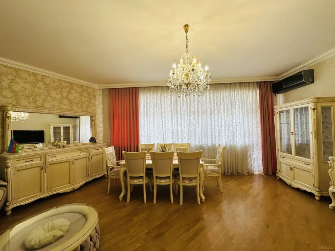 Satılır 3 otaqlı mənzil 137 m²