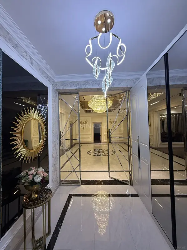 Satılır 8 otaqlı həyət evi 650 m²