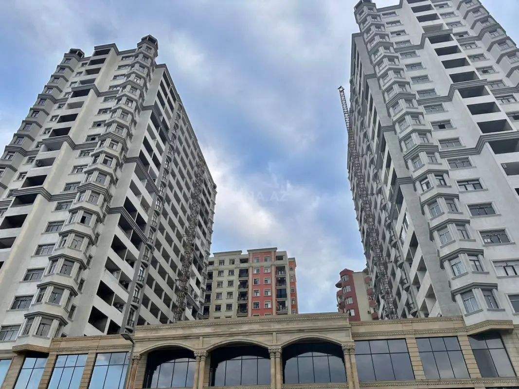 Satılır 2 otaqlı mənzil 92 m²