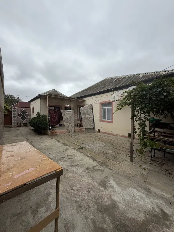 Satılır 4 otaqlı həyət evi 100 m²
