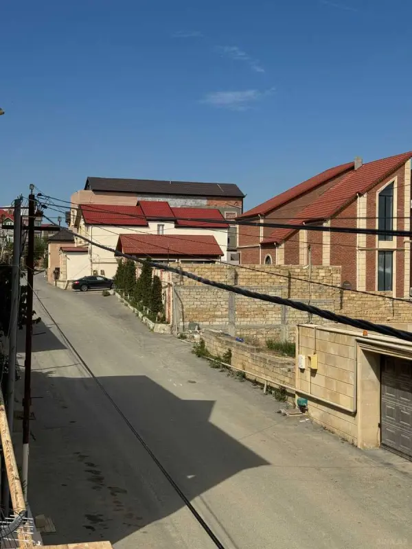 Satılır 8 otaqlı həyət evi 338 m²