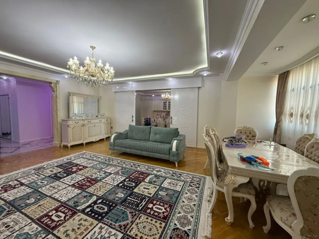 Satılır 3 otaqlı mənzil 175 m²
