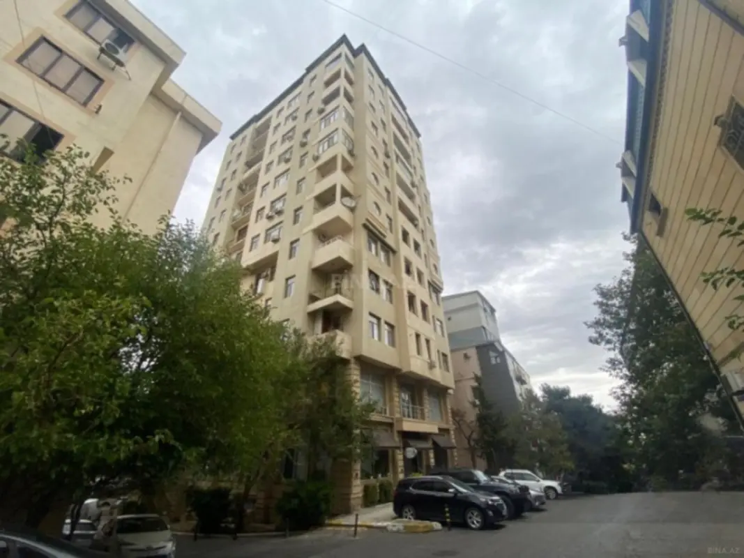 Satılır 3 otaqlı mənzil 150 m²