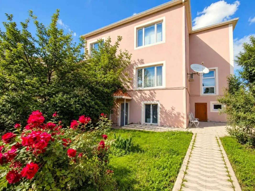 Satılır 7 otaqlı həyət evi 400 m²