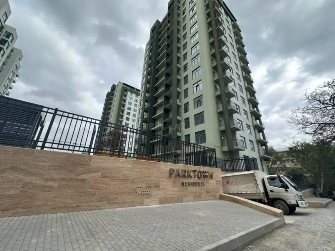 Satılır 3 otaqlı mənzil 107 m²