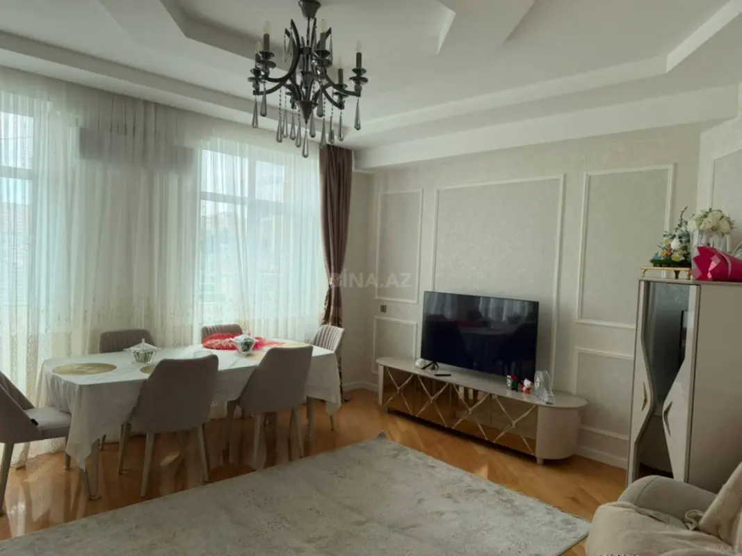 Satılır 2 otaqlı mənzil 82 m²