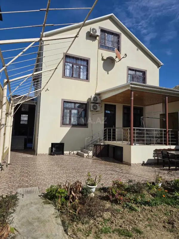 Kirayə verilir 9 otaqlı həyət evi 200 m²