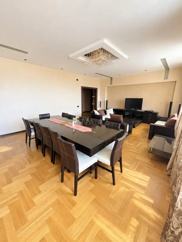 Kirayə verilir 3 otaqlı mənzil 160 m²