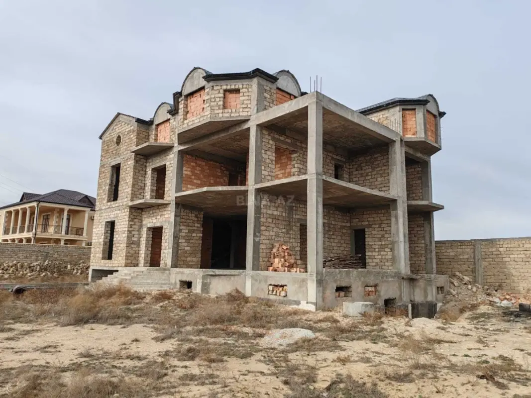 Satılır 10 otaqlı həyət evi 800 m²