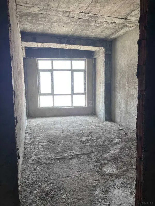 Satılır 4 otaqlı mənzil 176.5 m²