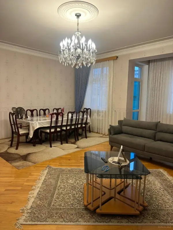 Satılır 5 otaqlı mənzil 189 m²