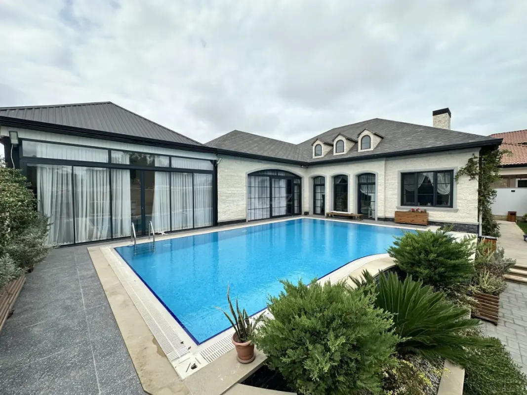 Satılır 6 otaqlı həyət evi 220 m²