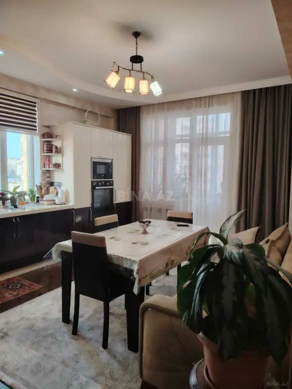Satılır 4 otaqlı mənzil 130 m²