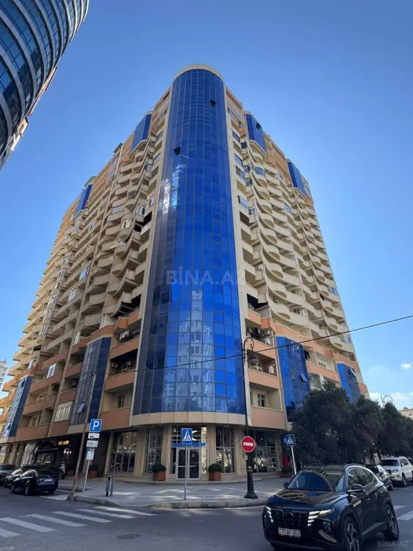 Satılır 4 otaqlı mənzil 177.5 m²