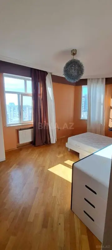 Kirayə verilir 3 otaqlı mənzil 110 m²