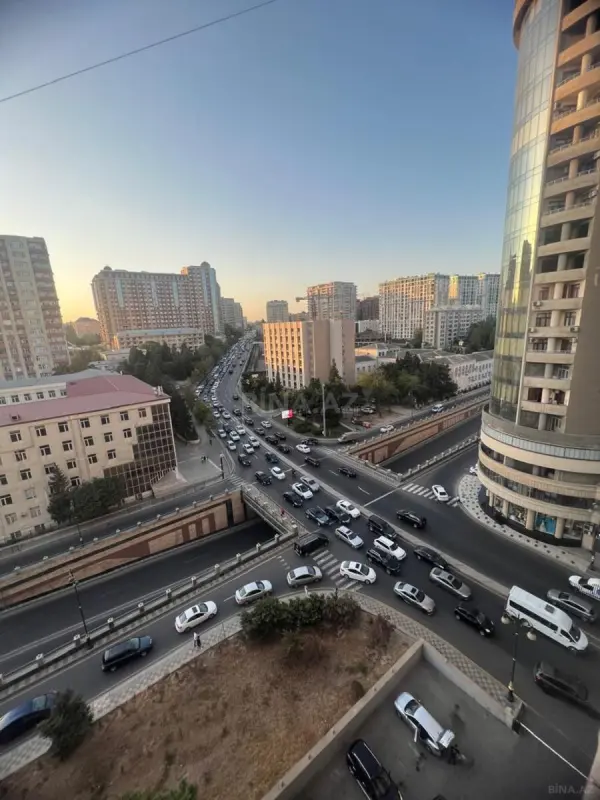 Satılır 3 otaqlı mənzil 135 m²