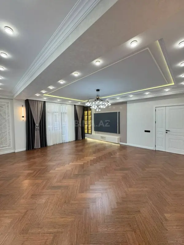 Satılır 3 otaqlı mənzil 142 m²