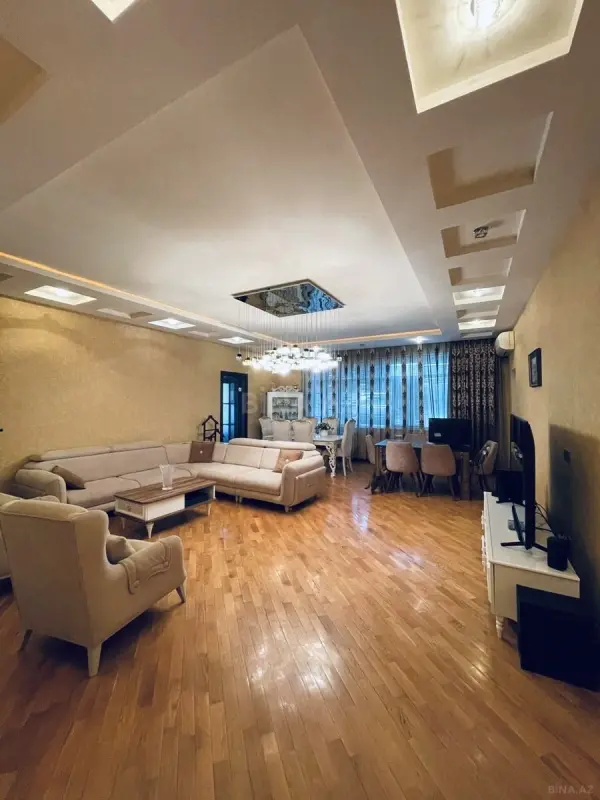 Satılır 4 otaqlı mənzil 200 m²