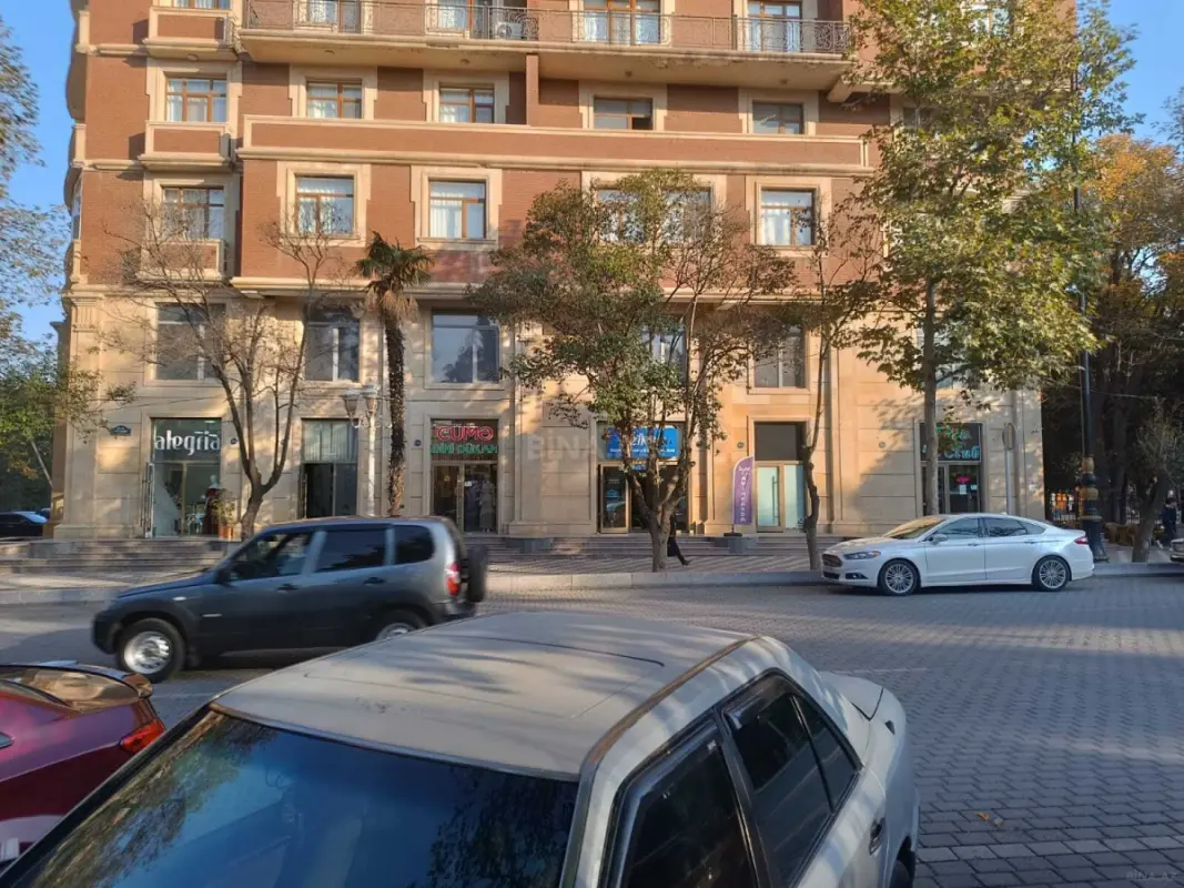Satılır obyekt 1150 m²