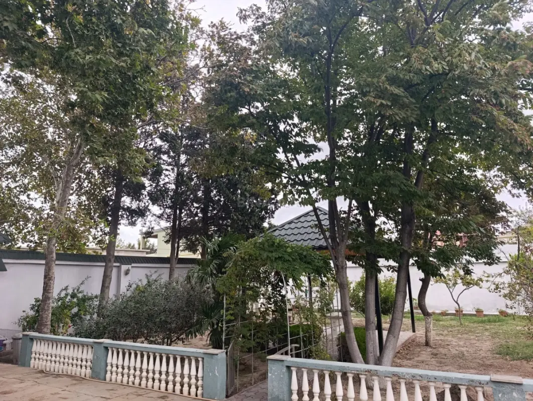 Satılır 6 otaqlı həyət evi 240 m²