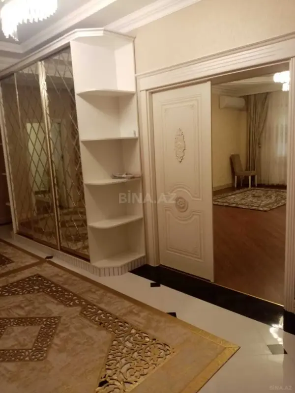 Satılır 4 otaqlı mənzil 154 m²