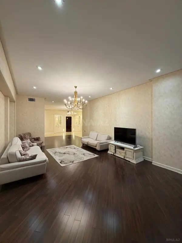 Satılır 4 otaqlı mənzil 186 m²