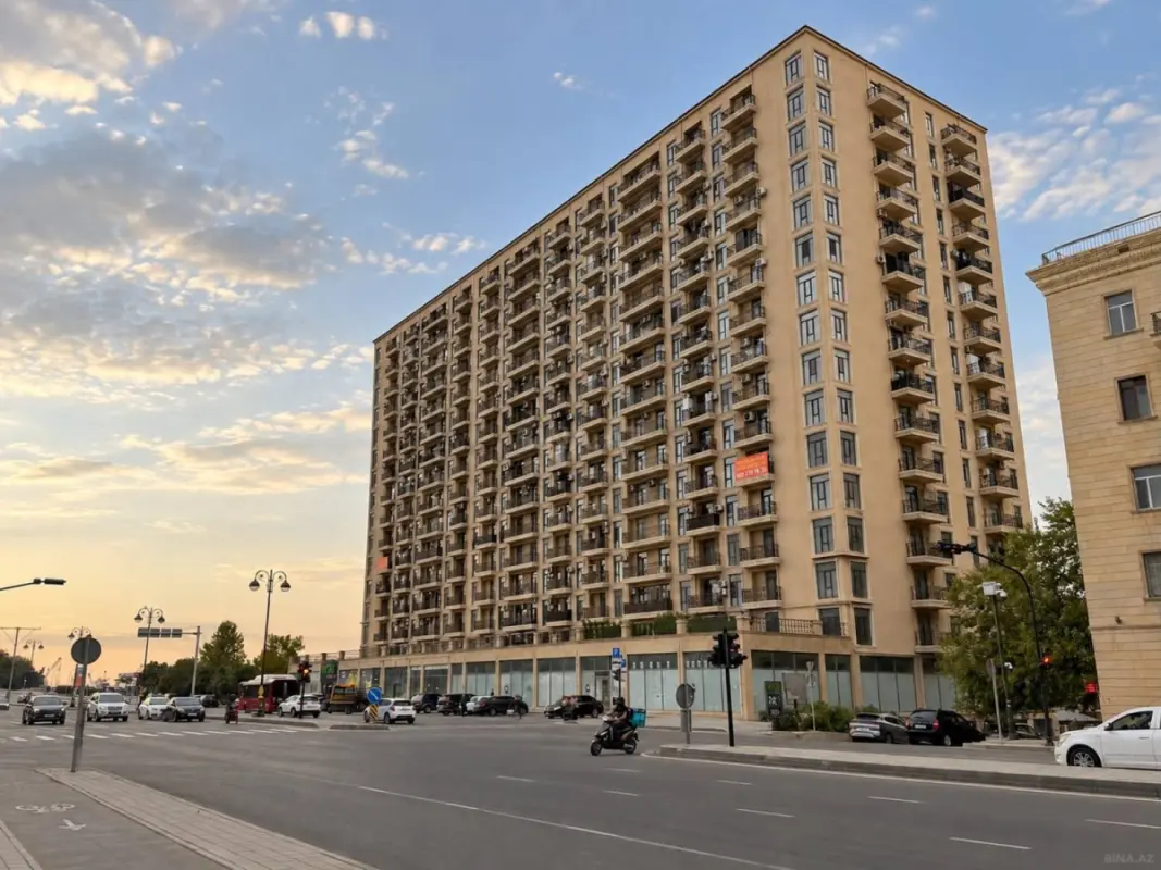Satılır 3 otaqlı mənzil 138 m²
