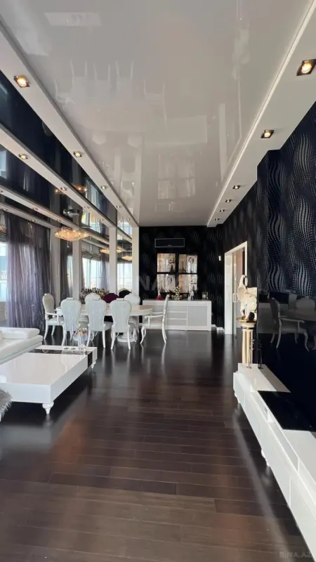 Satılır 4 otaqlı mənzil 235 m²