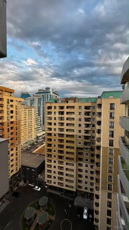 Kirayə verilir 4 otaqlı mənzil 200 m²