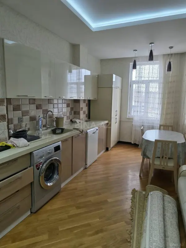 Kirayə verilir 3 otaqlı mənzil 110 m²