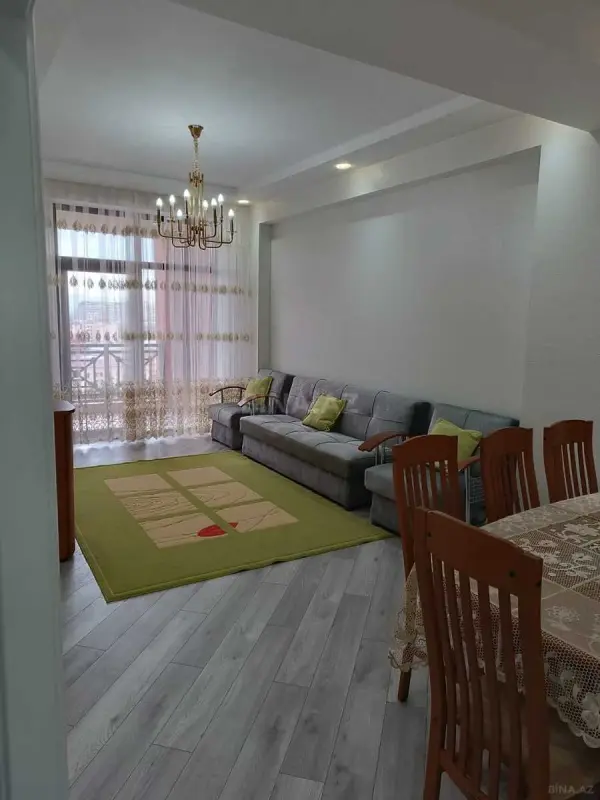 Satılır 3 otaqlı mənzil 130 m²