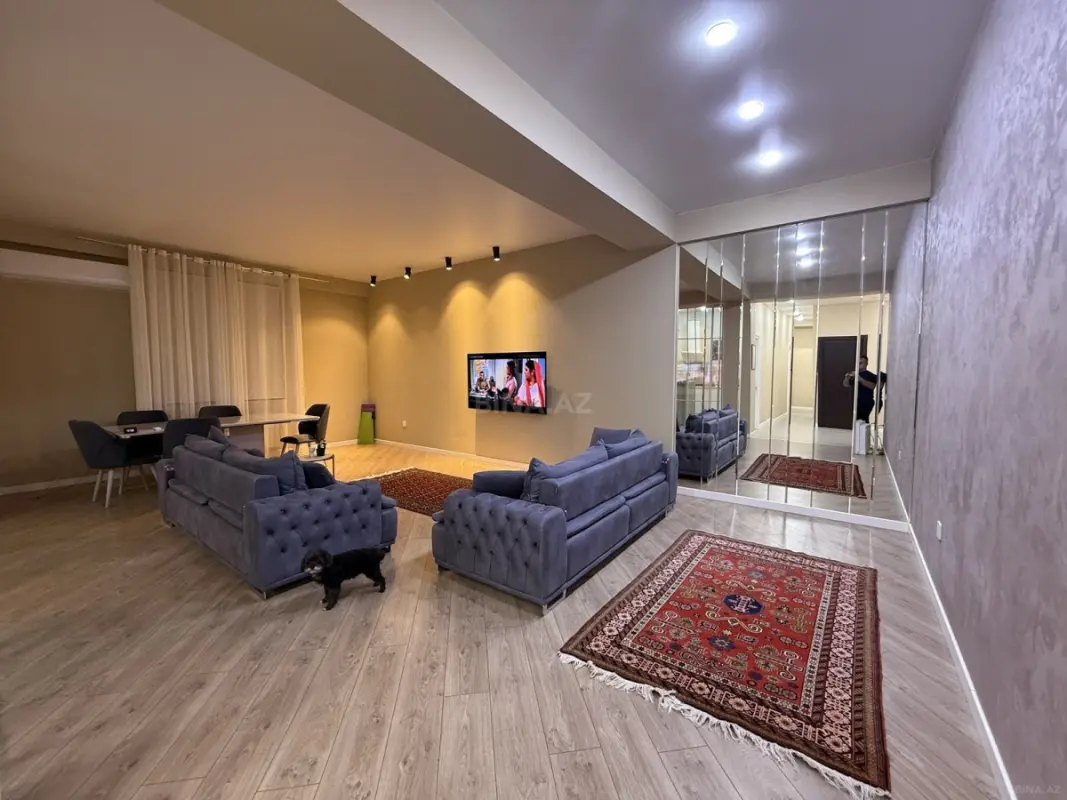 Satılır 4 otaqlı mənzil 175 m²