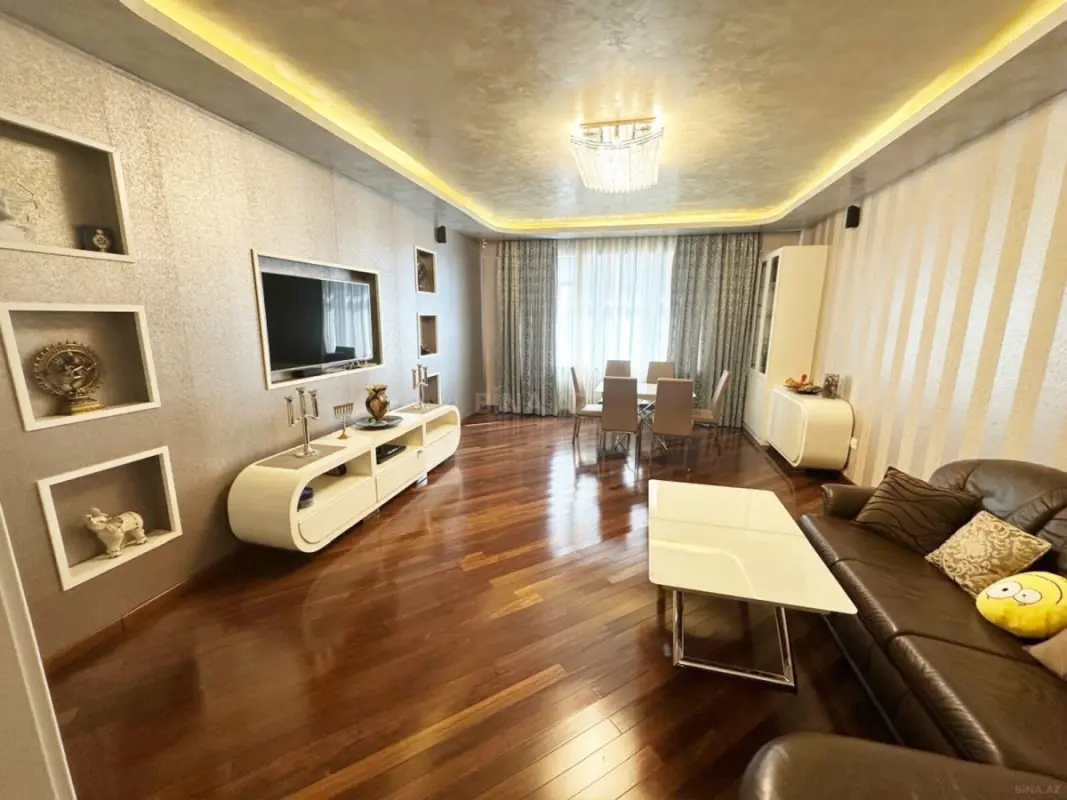 Kirayə verilir 3 otaqlı mənzil 153 m²