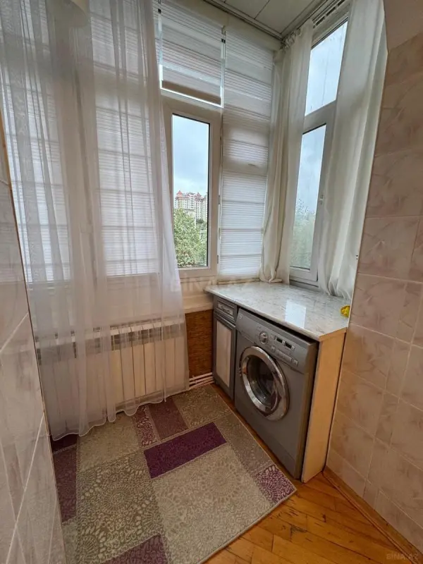 Satılır 4 otaqlı mənzil 100 m²