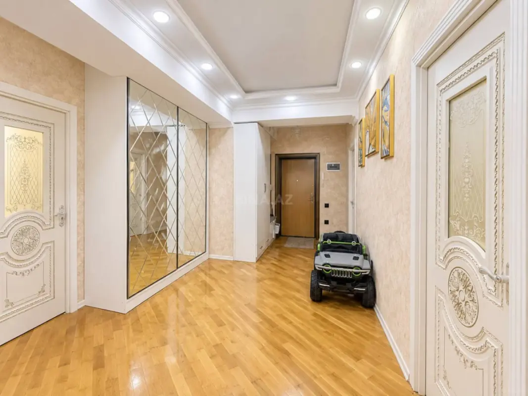 Satılır 3 otaqlı mənzil 117 m²