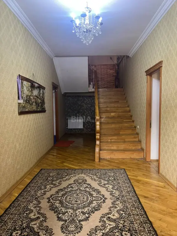 Kirayə verilir 6 otaqlı həyət evi 240 m²