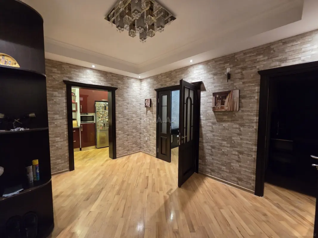 Kirayə verilir 3 otaqlı mənzil 106 m²